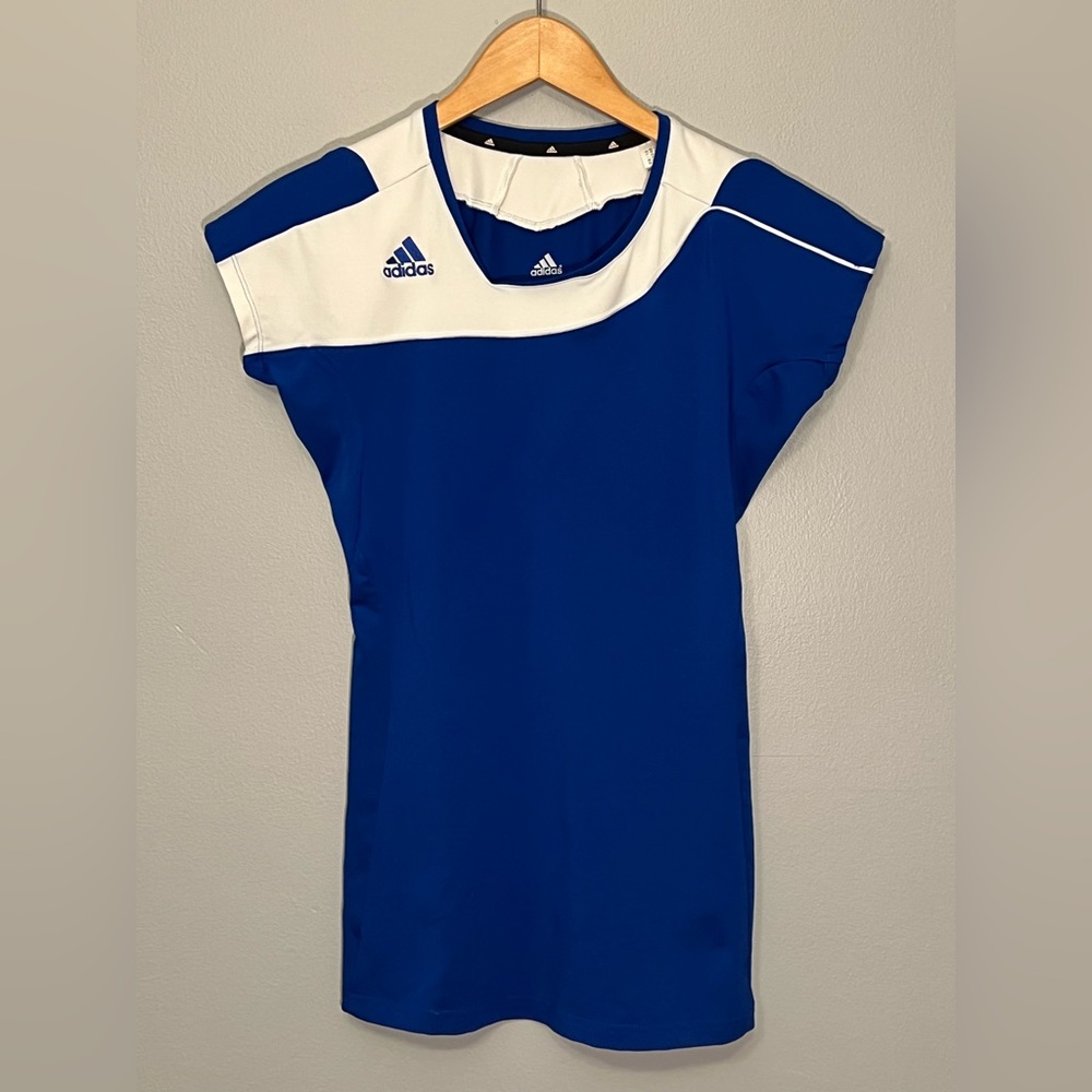 Adidas Women’s Sports Fitness Shirt size Medium